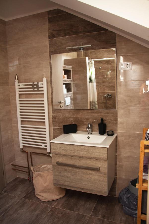 Timeless Apartment กอสปิช ภายนอก รูปภาพ
