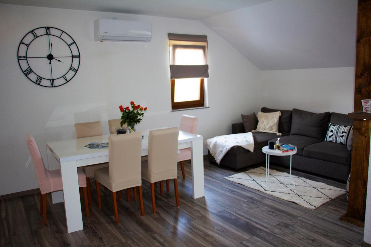 Timeless Apartment กอสปิช ภายนอก รูปภาพ